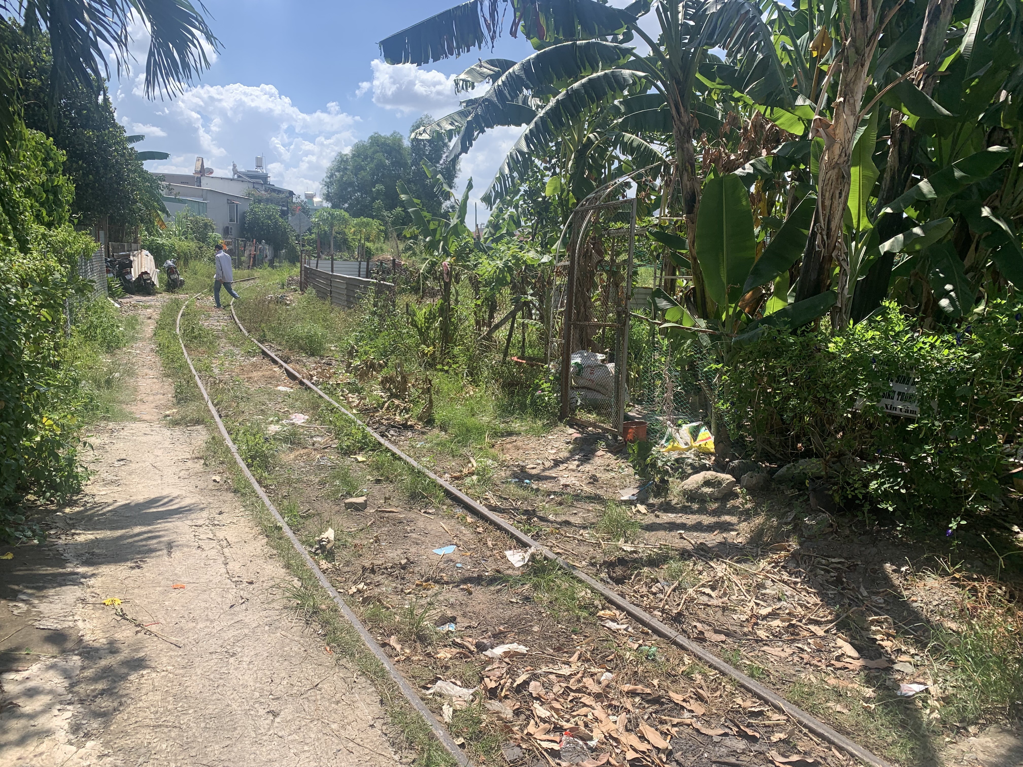 Real Estate - Binh Duong: What is the status of the suspended railway residential area project? (Image 12).