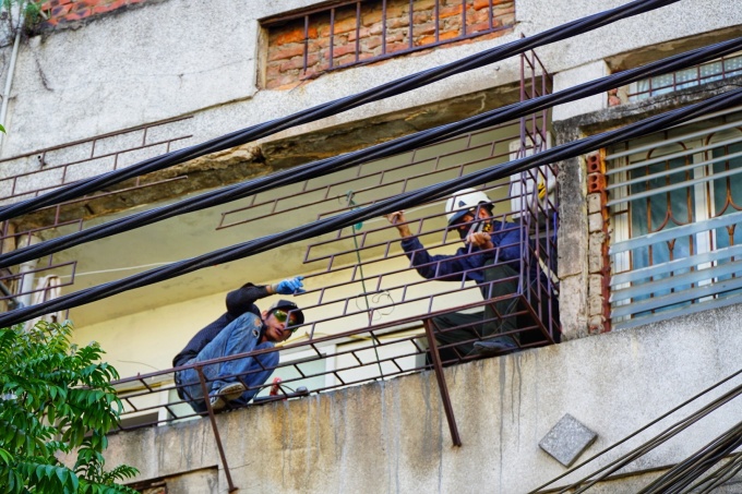 ル・チャン地区の5階建てのトゥ・ヒエウビルにあったトラの檻が解体された。写真提供：ル・タン