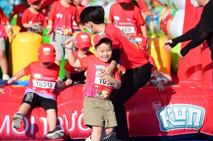 Que los niños combinen correr y jugar para crear emoción. Foto: VM