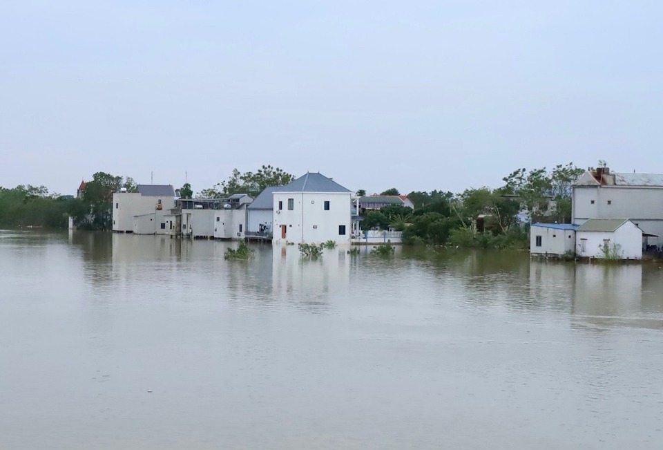 추옹미 지구에서는 2,000명 이상이 아직도 집으로 돌아가지 못하고 있습니다.