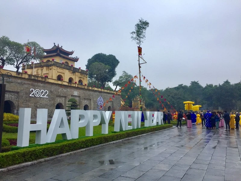 Dựng cây nêu đón Tết ở Hoàng thành Thăng Long