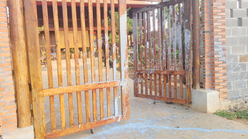 El periodista Gia Lai fue amenazado con ser llevado a su casa particular (foto 2)