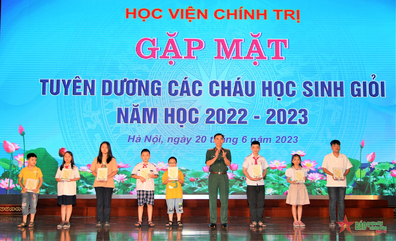 Học viện Chính trị tổ chức gặp mặt, tuyên dương học sinh giỏi