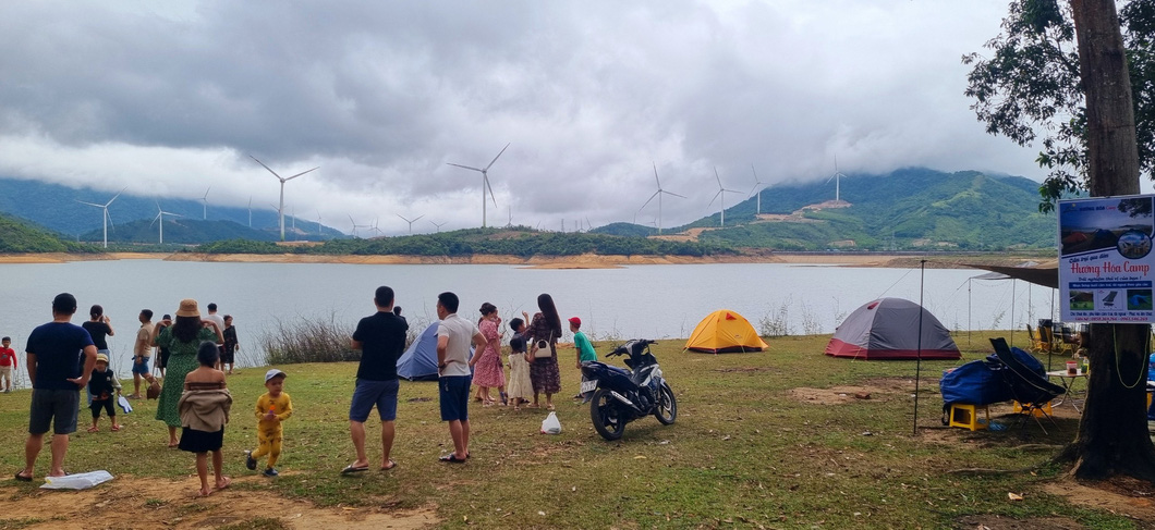 Một góc check in điểm tham quan du lịch “Cây cô đơn”, xã Hướng Linh, huyện Hướng Hóa - Ảnh: K.K.SƯƠNG