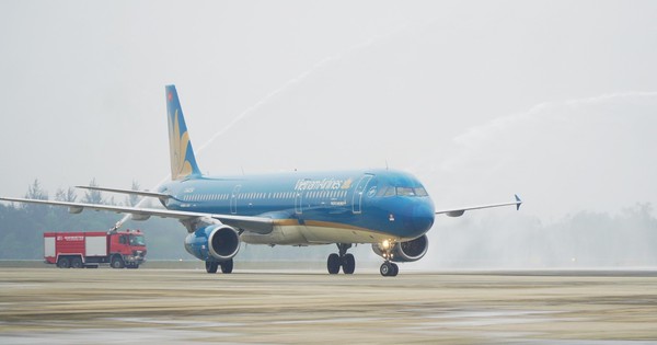 El vuelo VN6317 con más de 100 pasajeros a bordo es el primero en llegar a la ciudad de Hue