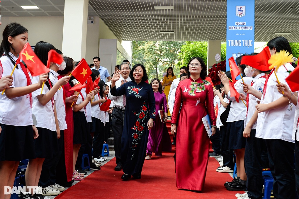 23 triệu học sinh cả nước chính thức bước vào năm học đặc biệt - 7
