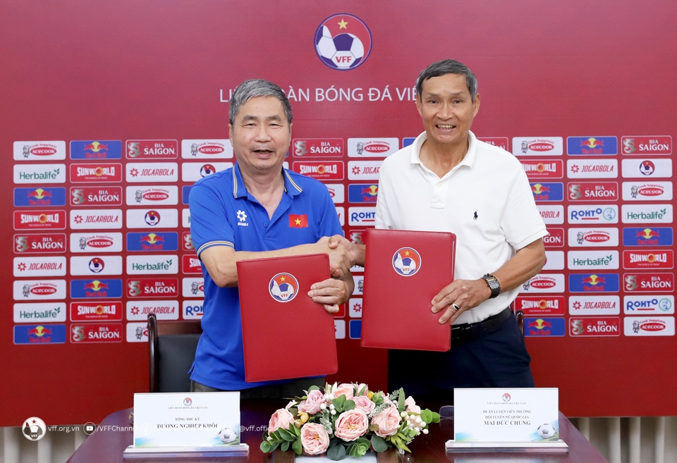 Coach Mai Duc Chung unexpectedly returns to lead the Vietnamese women's team