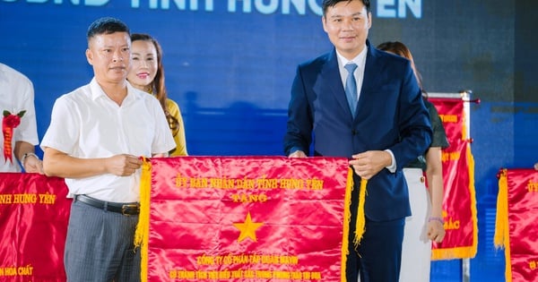 Mavin Group received the Emulation Flag from the People's Committee of Hung Yen province