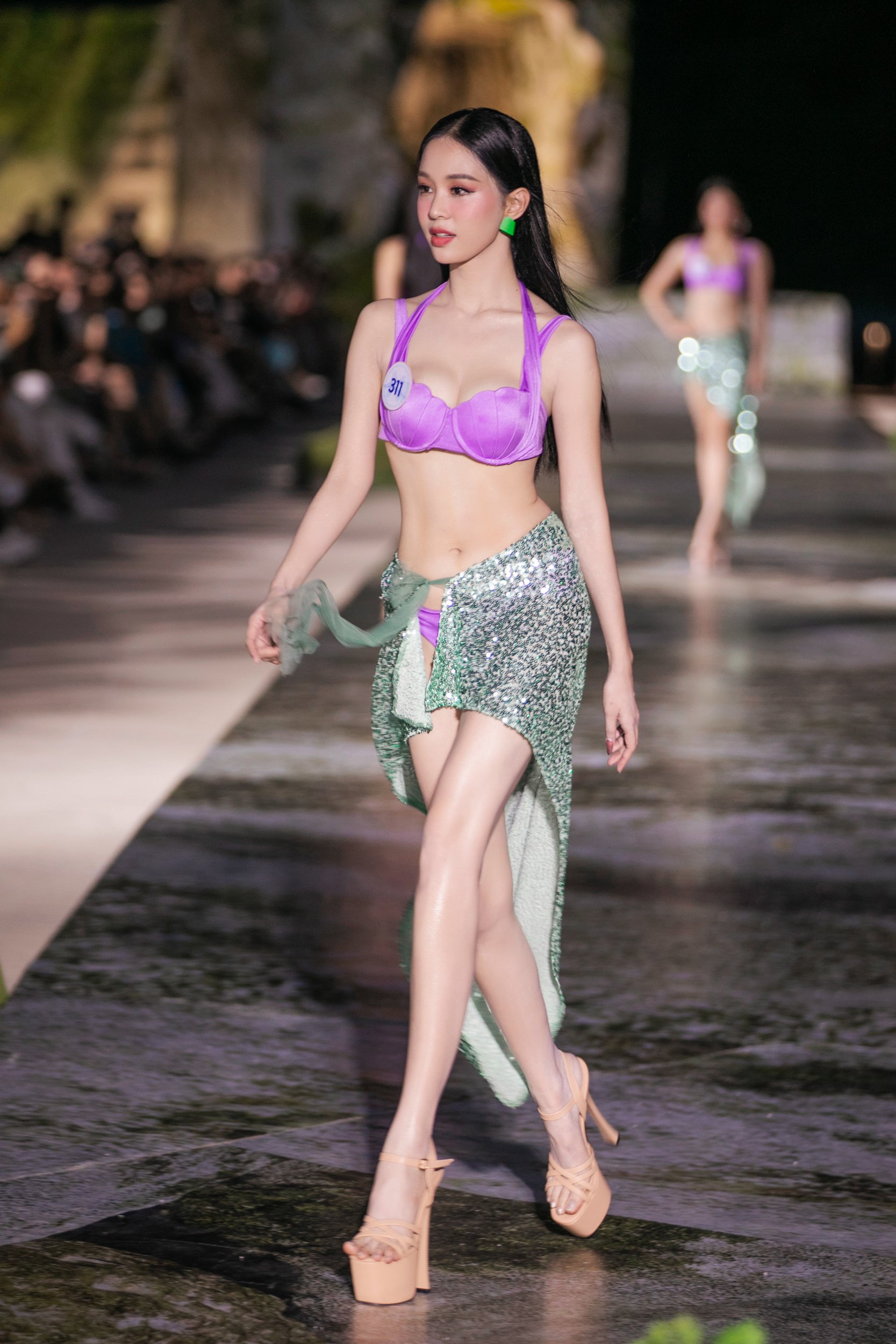Dàn hoa hậu đốt mắt khán giả trong trang phục bikini - Ảnh 10.