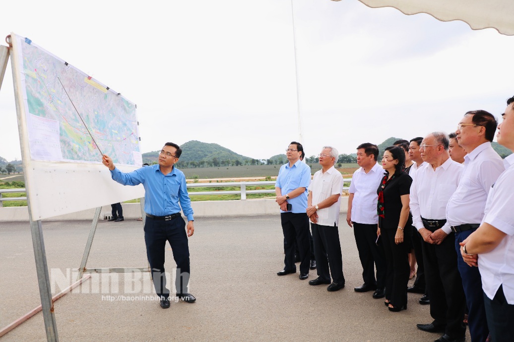 Đoàn khảo sát đề tài cấp Nhà nước làm việc với Ban Thường vụ Thành ủy Tam Điệp