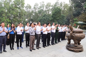 Lam Thao Super Phosphate and Chemical Joint Stock Company planted 300 trees at K9 Da Chong Relic Site