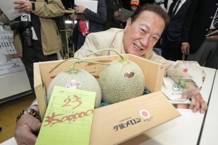 Achetez une paire de melons pour près de 25 000 USD