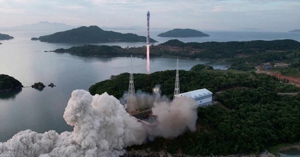 North Korea prepares to launch satellite, Japan readies warships, South Korea warns