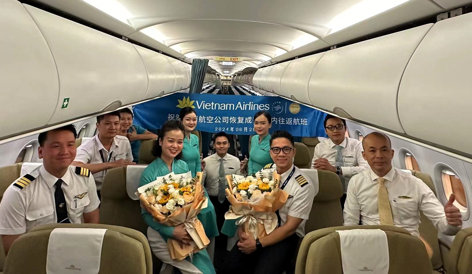 Vietnam Airlines opens direct flight Hanoi - Chengdu