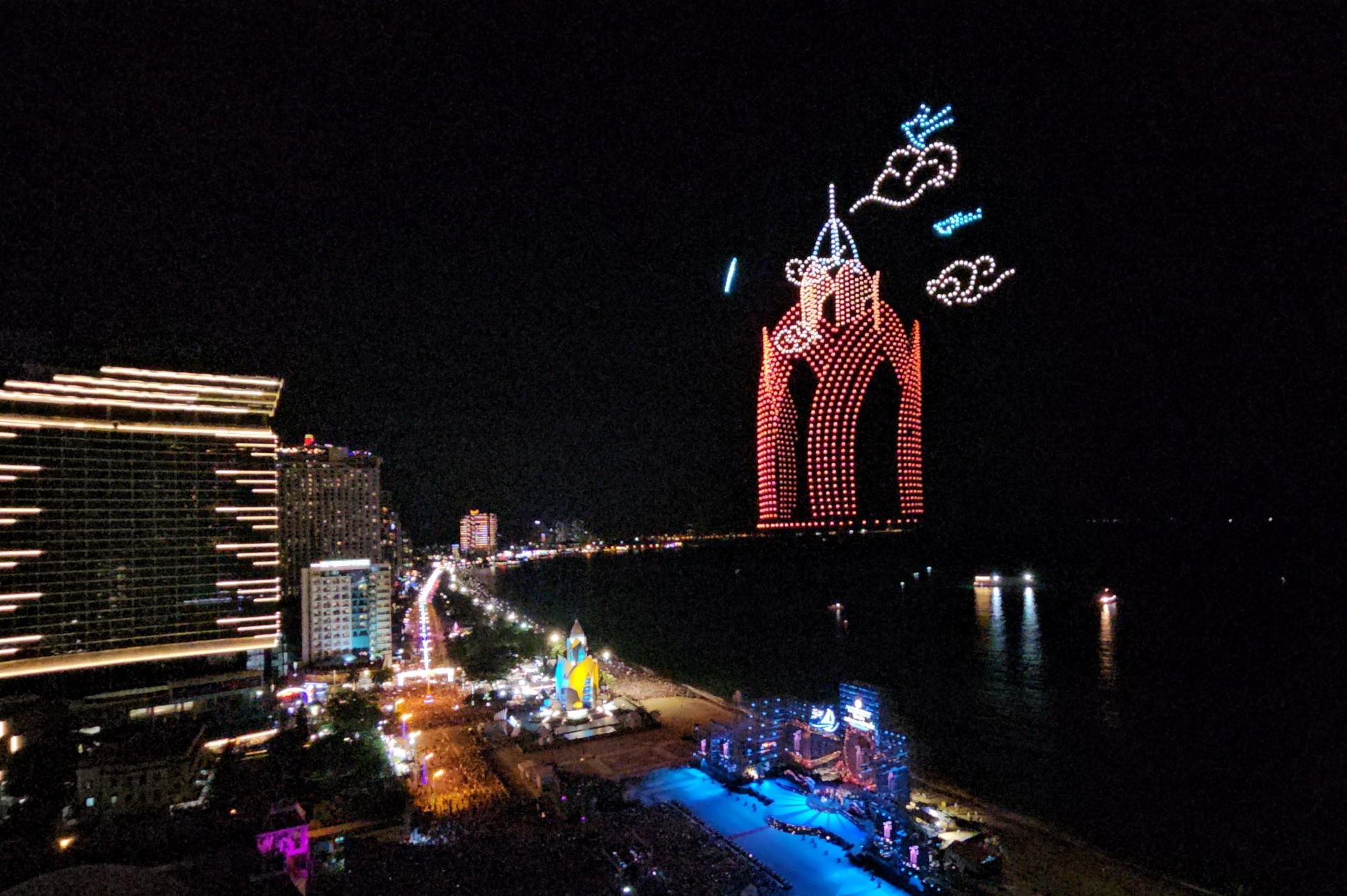 イベント - 第10回海祭りの華やかなオープニングナイト（写真19）。