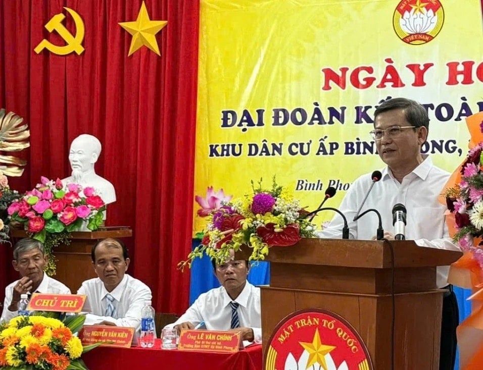 El Sr. Le Minh Tri, Secretario del Comité Central del Partido y Presidente del Tribunal Popular Supremo, habló en el festival de la Gran Unidad en la comuna de Tan My Chanh.