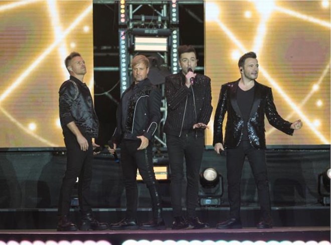 Westlife confesses their love in Vietnamese, sings a series of youth songs for Vietnamese fans