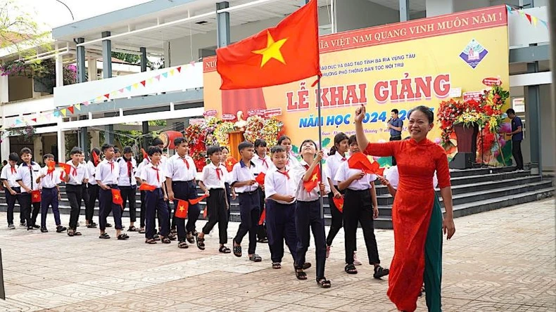 Tưng bừng khai giảng năm học mới tại Bà Rịa-Vũng Tàu ảnh 2