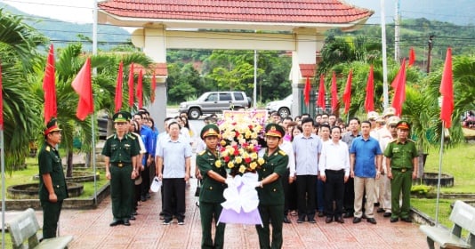 Dak Lak 지방 당위원회 선전부는 H9 기지 지역인 Krong Bong에서 "뿌리로의 복귀" 활동을 조직했습니다.