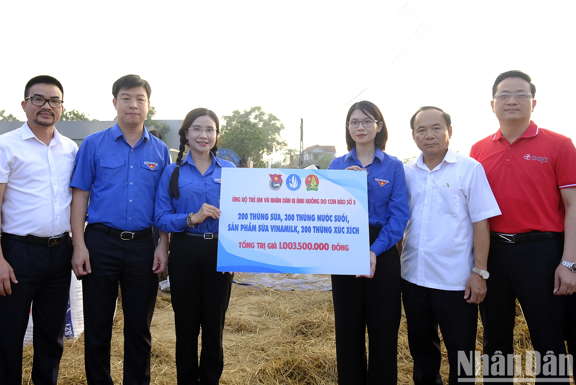 [ภาพ] พาเด็กๆ ในพื้นที่ประสบภัยน้ำท่วมฉลองเทศกาลไหว้พระจันทร์ก่อนกำหนด ภาพที่ 12