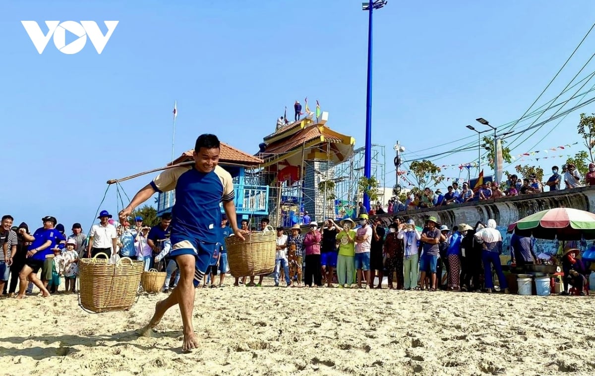 nhieu tro choi dan gian, hoat dong nghe bien tai le hoi dinh co long hai hinh anh 9