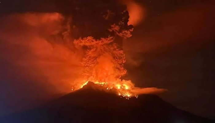 Volcano erupts violently in Indonesia, people evacuated and airport closed