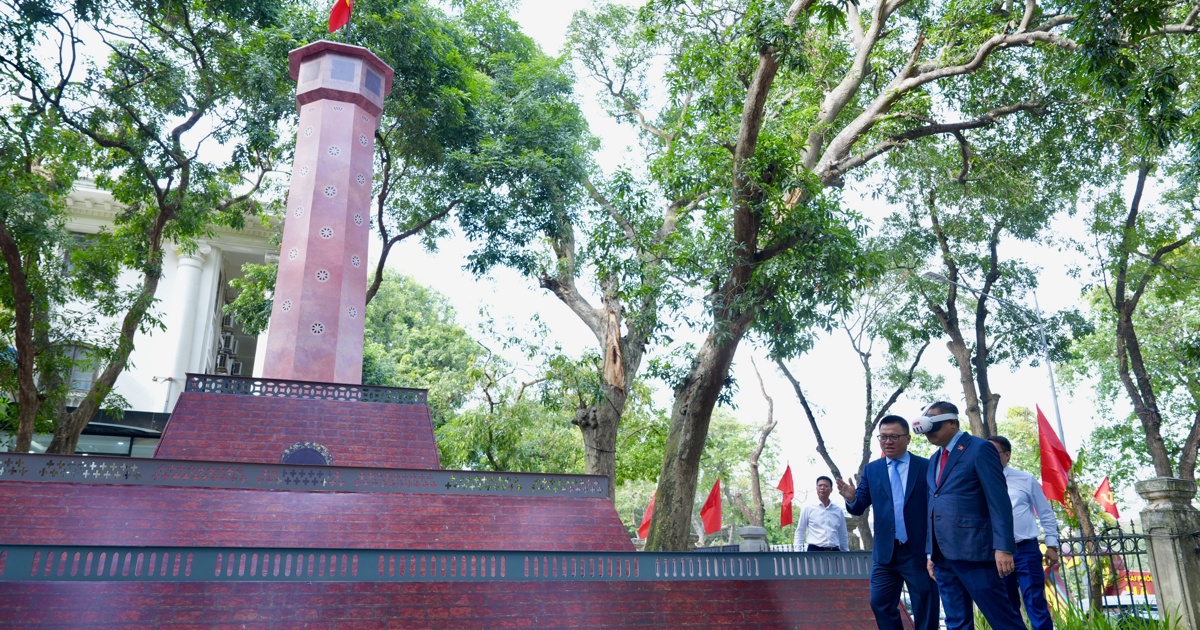 Hanoi Flag Tower interactive exhibition celebrates 70th anniversary of Capital Liberation Day