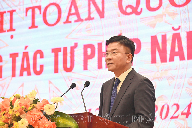 Phó Thủ tướng Chính phủ Lê Thành Long phát biểu tại hội nghị. Ảnh: Moj.gov.vn