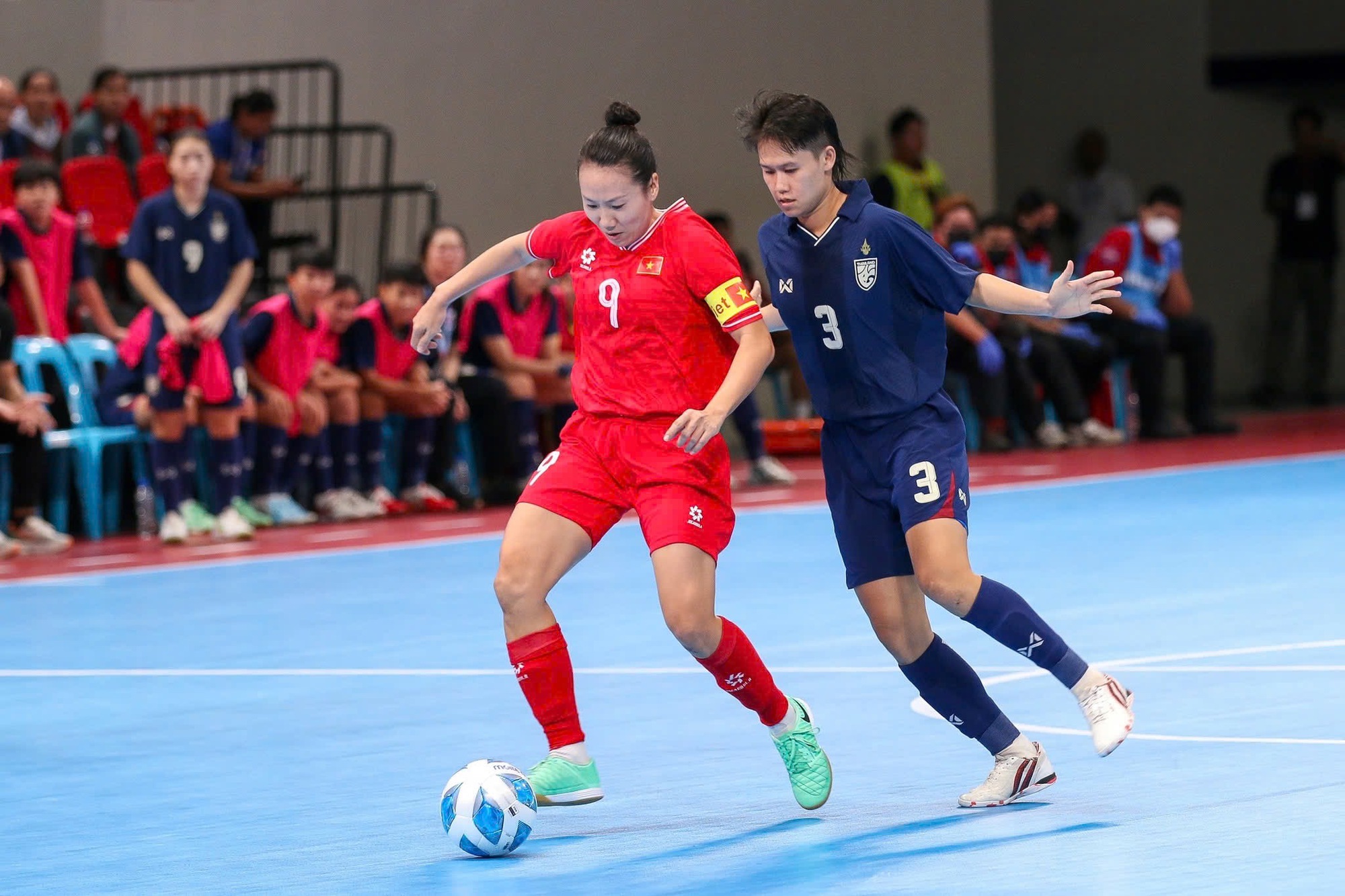 Đội tuyển futsal nữ Việt Nam thắng Thái Lan, vô địch Đông Nam Á: VFF thưởng 600 triệu- Ảnh 3.