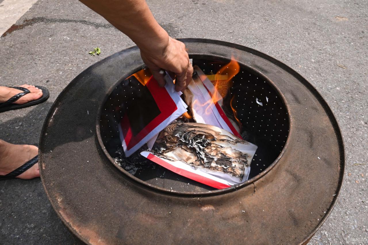 burning votive paper.jpeg