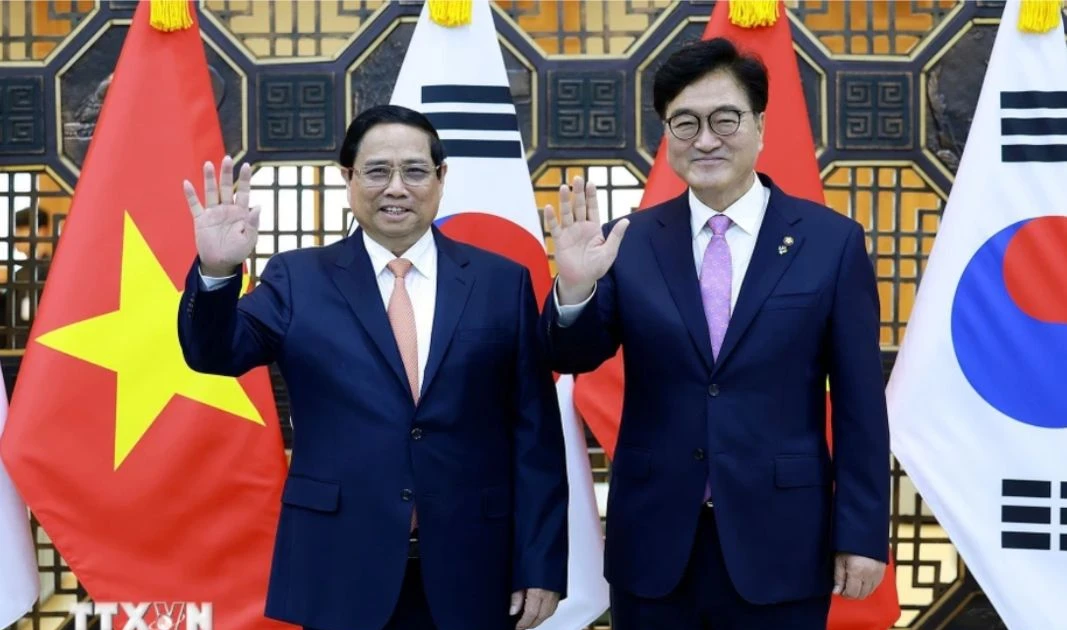 El primer ministro Pham Minh Chinh se reúne con el presidente de la Asamblea Nacional de la República de Corea, Woo Won-shik