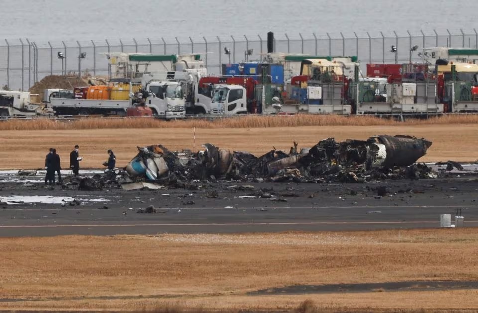 日本の飛行機墜落事故は海岸線を切断することを許可されていません。画像1