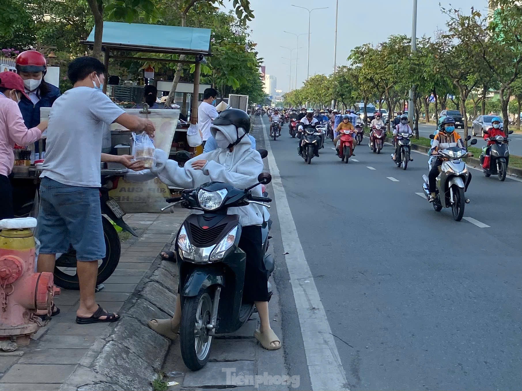 Im Süden sind es mancherorts 19 Grad, in Ho-Chi-Minh-Stadt frieren die Menschen beim Ausgehen. Foto 5