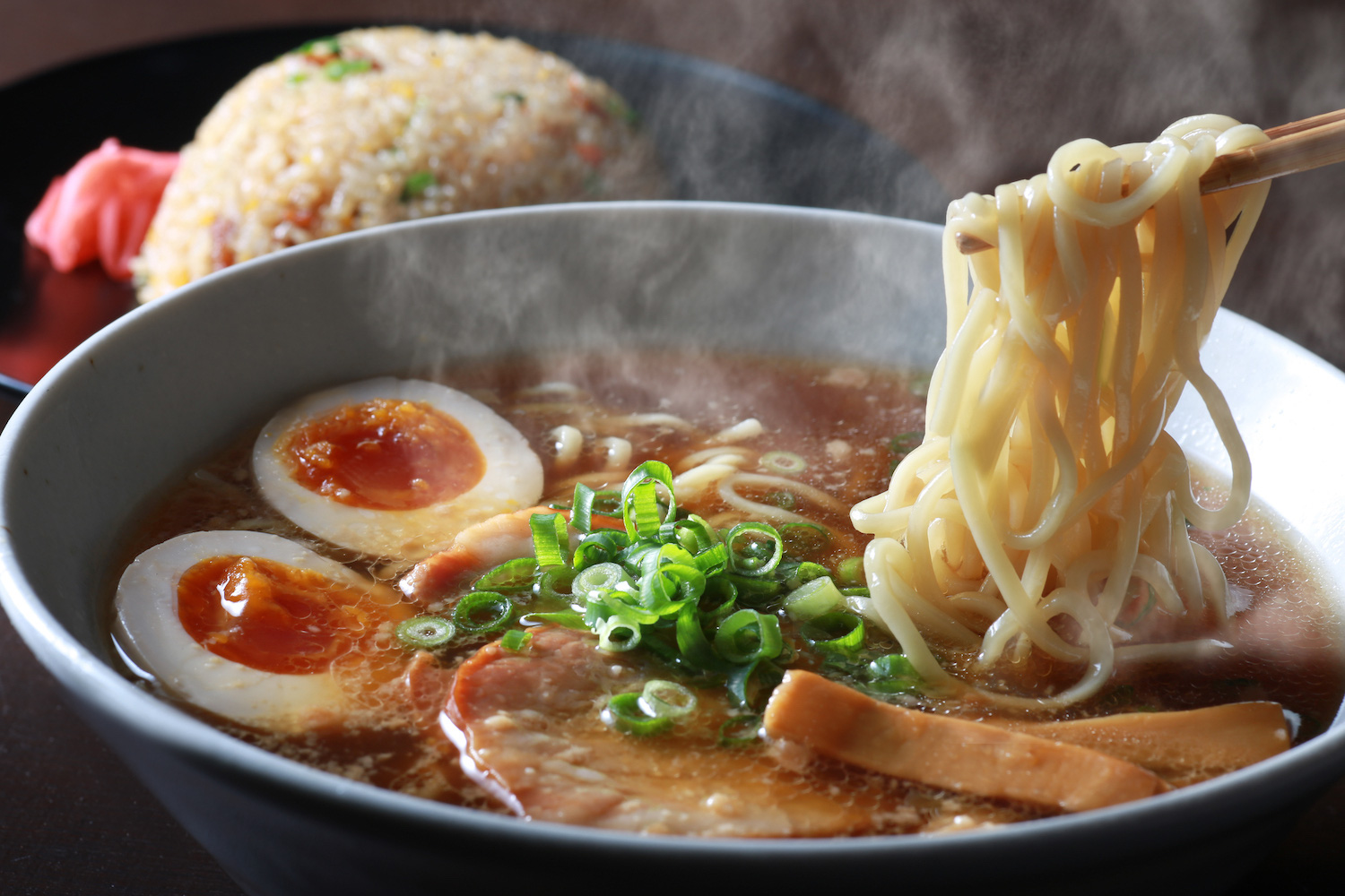 Nguyên liệu chính của một tô mì ramen gồm sợi mì ramen, nước dùng, và đồ ăn kèm. Nhưng đằng sau mỗi thành phần chính ấy lại là rất nhiều những nguyên liệu khác - Ảnh: iStock 