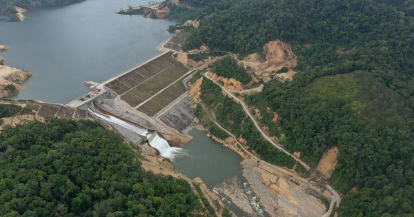 La movilización de energía solar sigue siendo baja, la energía a base de carbón aumenta en todo el sistema