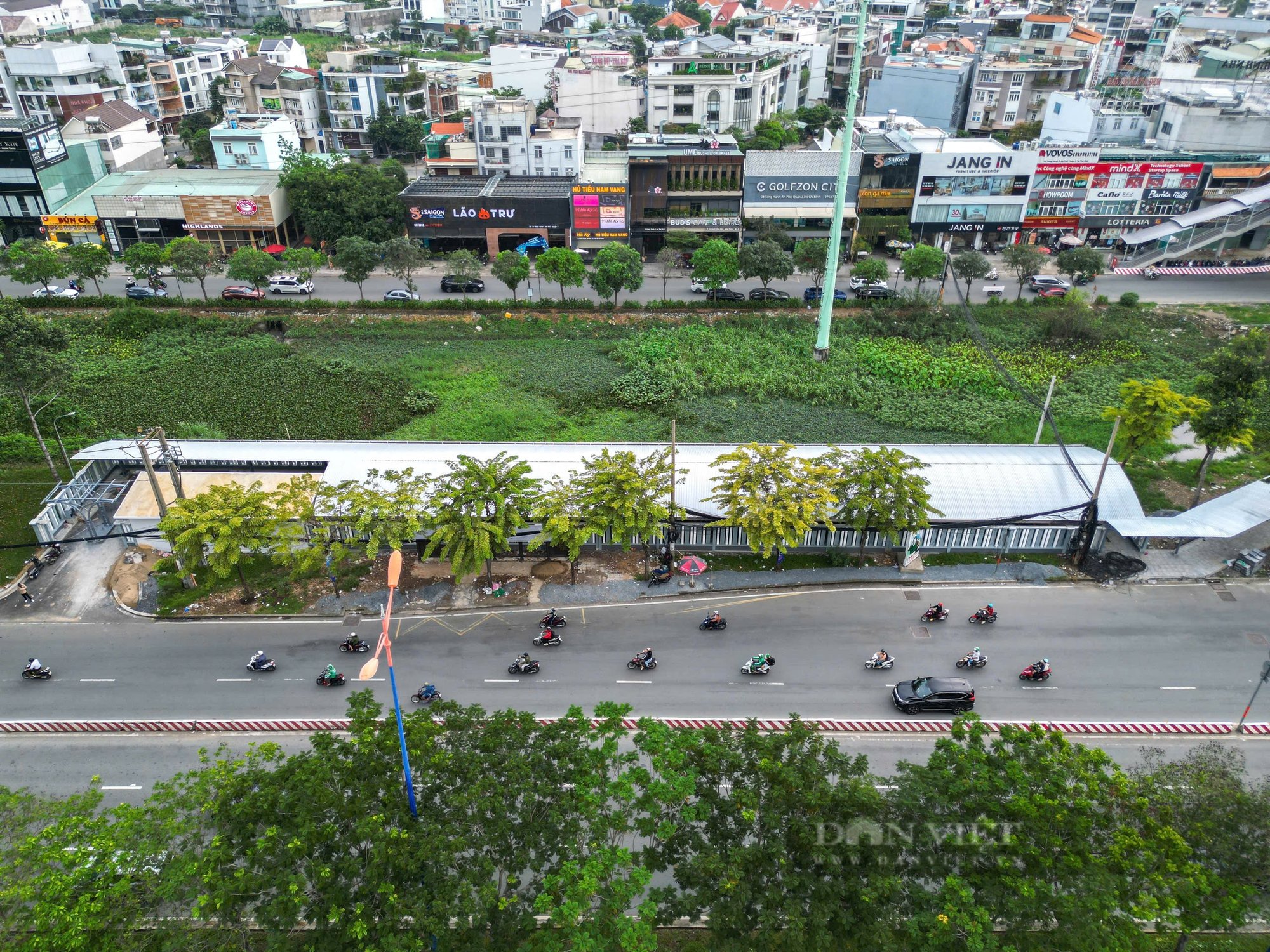 Tất bật thi công tại loạt nhà xe kết nối Metro 1 - Ảnh 10.