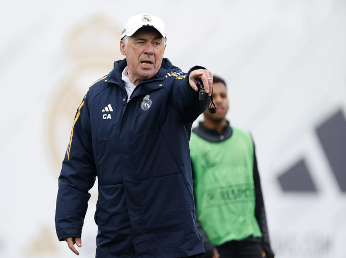 Coach Ancelotti directs Real Madrid players' training session on November 28. Photo: realmadrid.com