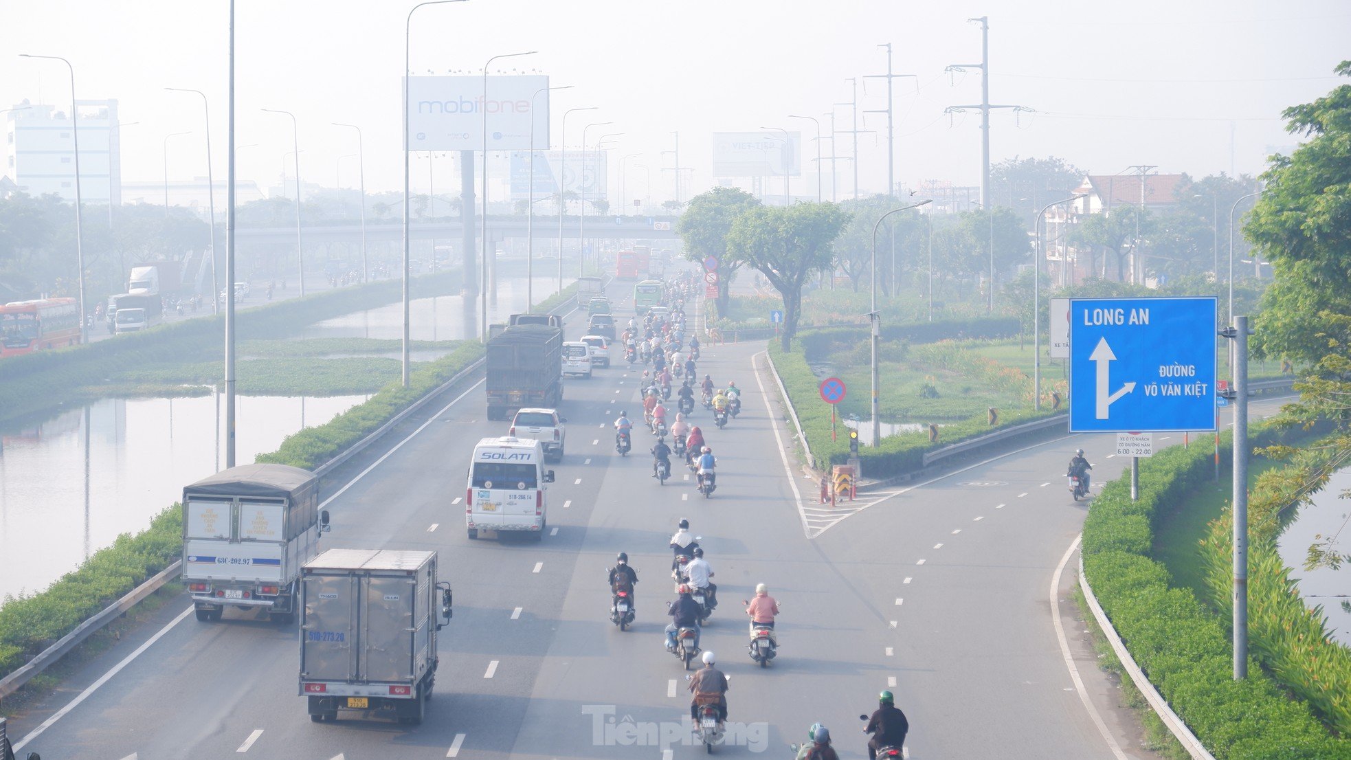 TPHCM sương mù bao phủ, bụi mịn vượt chuẩn ảnh 5