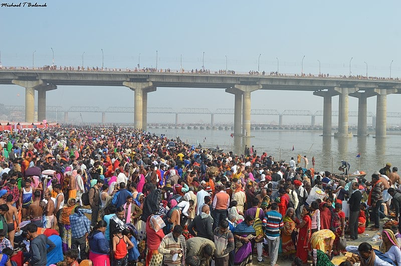 an do buoc vao le hoi maha kumbh mela cuoc tu hop lon nhat cua nhan loai hinh 1