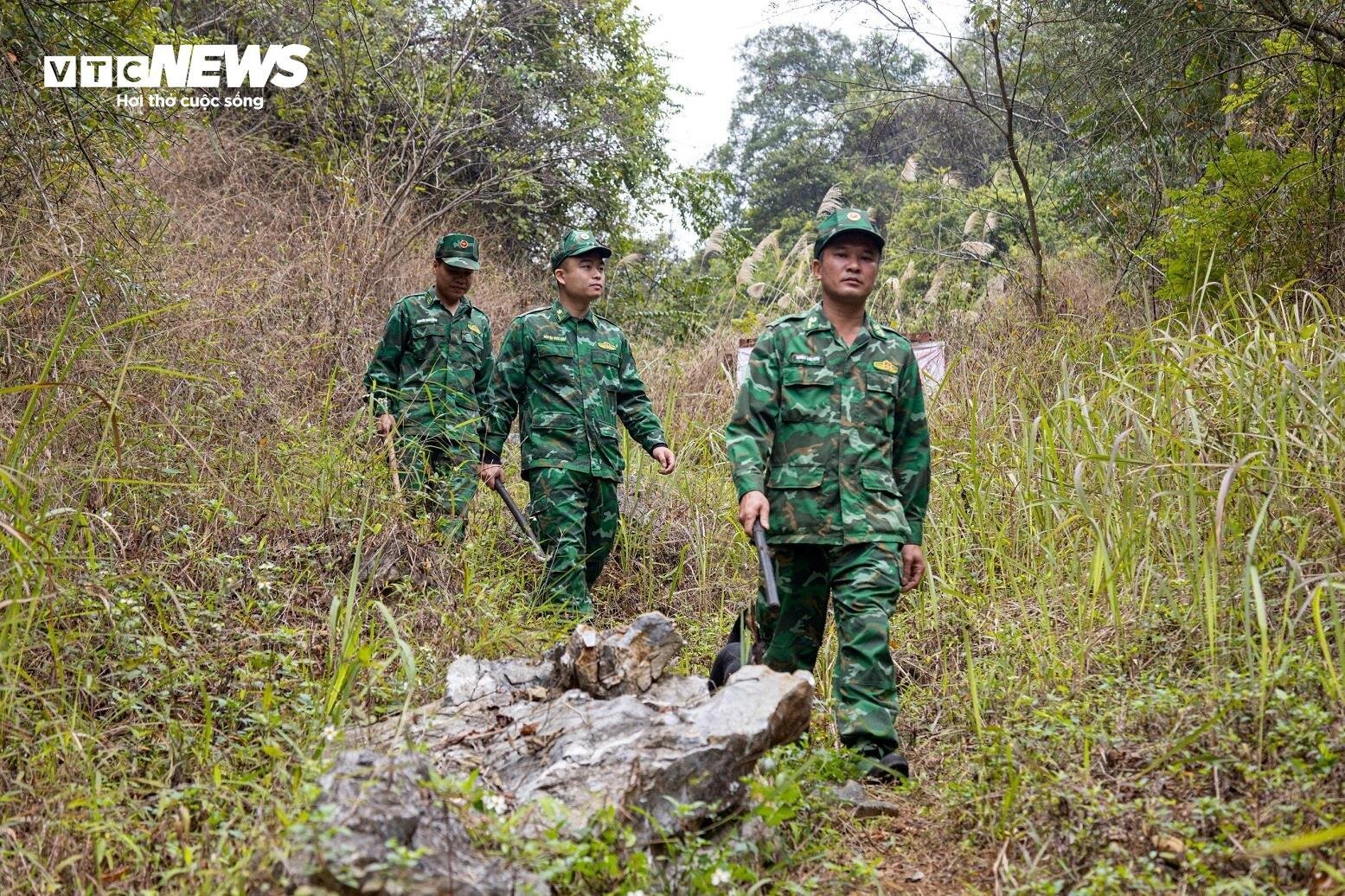 Rastreo de mercancías de contrabando en la frontera de Lang Son en vísperas del Año Nuevo Lunar - 10