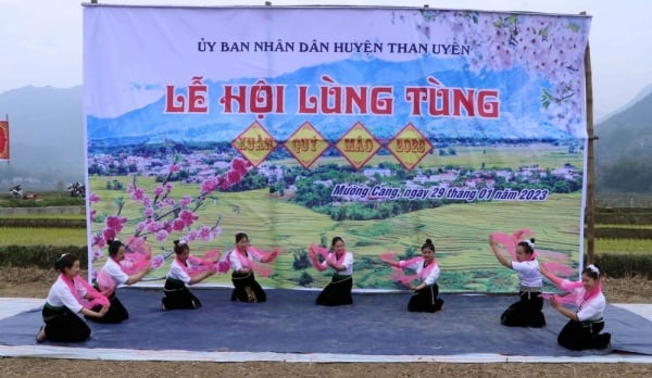 Lung Tung: el festival de ir a los campos del pueblo tailandés en Lai Chau