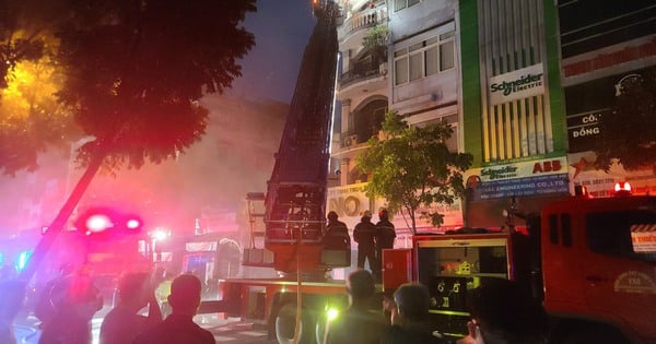 Incendio en restaurante de siete plantas en el centro de Ciudad Ho Chi Minh