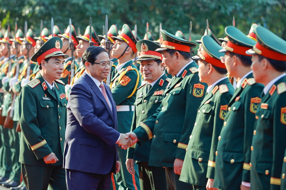 Thủ tướng Phạm Minh Chính thăm Học viện Kỹ thuật quân sự (Bộ Quốc phòng) - Ảnh: VGP/Nhật Bắc