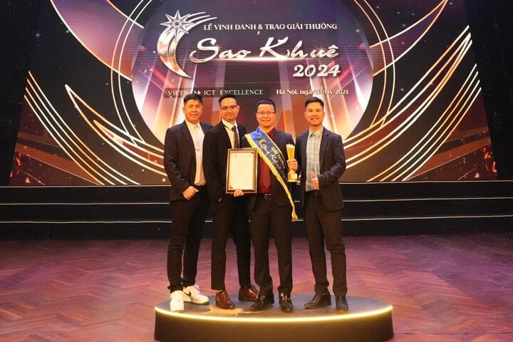 ทีมผู้นำของ job3s.vn ในพิธีมอบรางวัล Sao Khue 2024 เมื่อวันที่ 13 เมษายน