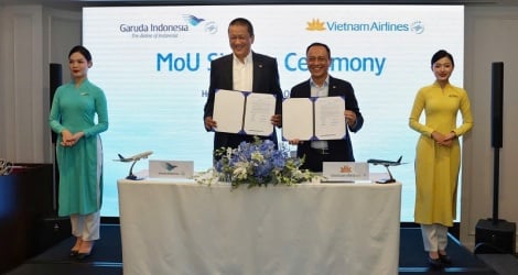 Vietnam Airlines signe un accord de coopération avec la plus grande compagnie aérienne d'Indonésie