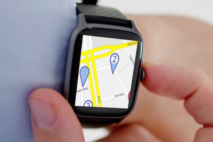 Many people wonder whether or not to use GPS watches for the elderly. (Photo: Shutterstock)