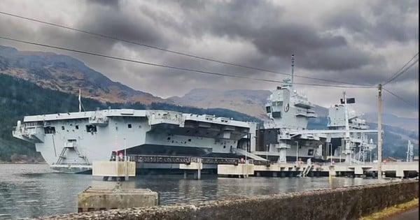 Le porte-avions britannique HMS Queen Elizabeth, d'une valeur de 3 milliards de livres sterling, a pris feu