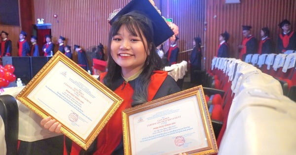 Una estudiante estudia doble titulación y se gradúa con resultados 'increíbles'