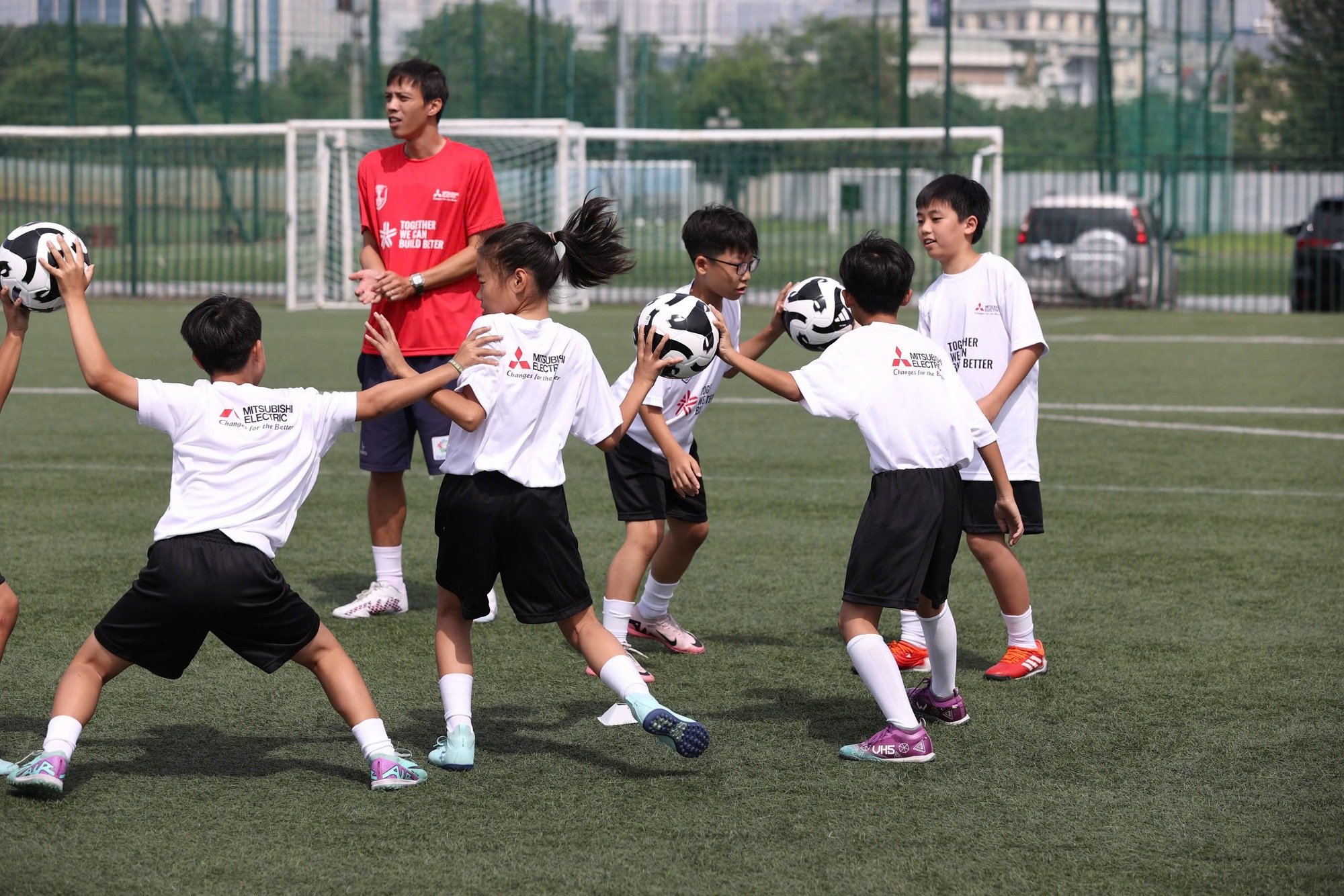 Cúp vô địch AFF Cup đã đến Việt Nam: Mục tiêu số 1 của thầy trò HLV Kim Sang-sik- Ảnh 3.