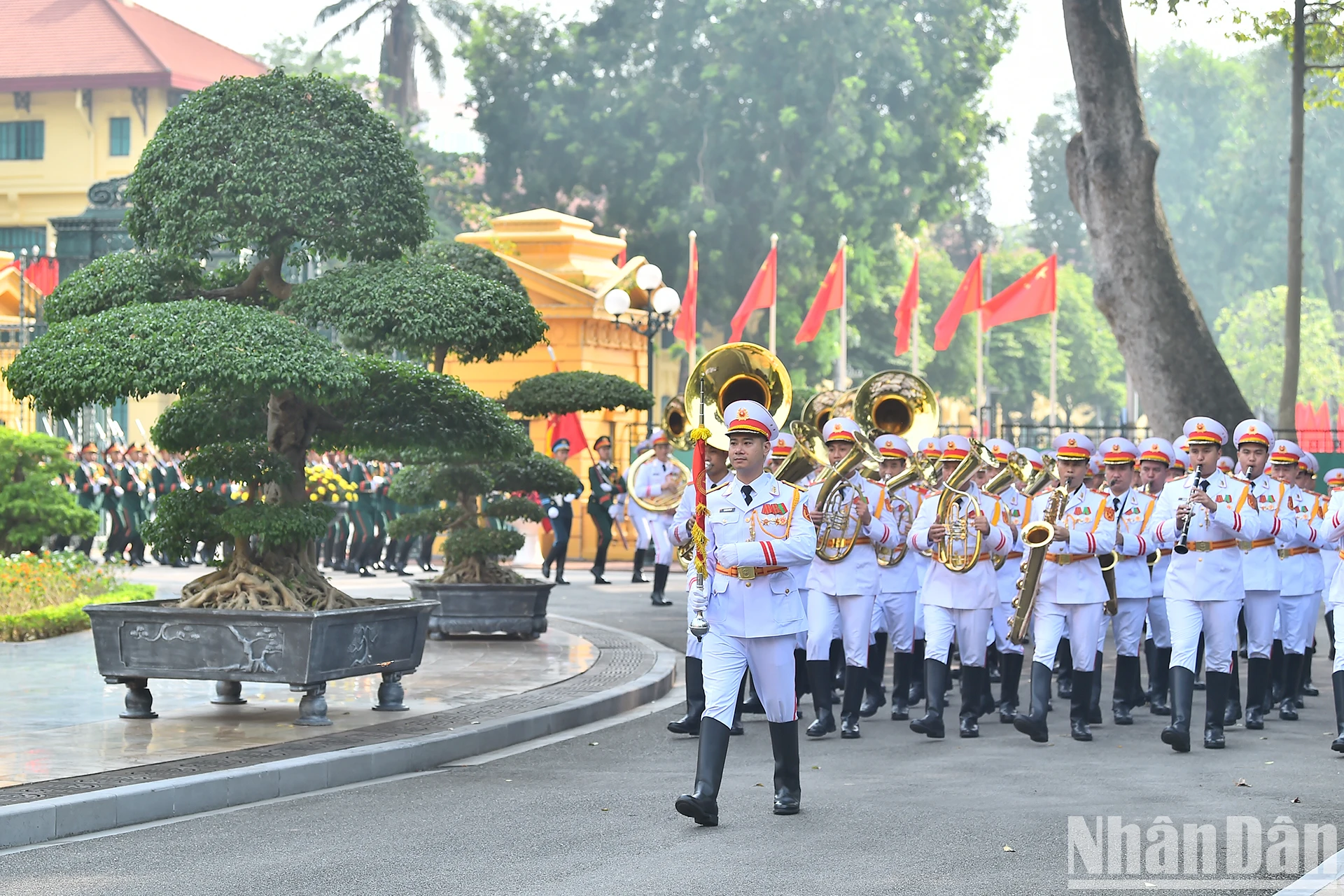 [ภาพ] นายกรัฐมนตรี Pham Minh Chinh เป็นประธานในพิธีต้อนรับนายกรัฐมนตรีจีน Li Qiang อย่างเป็นทางการ ภาพที่ 1